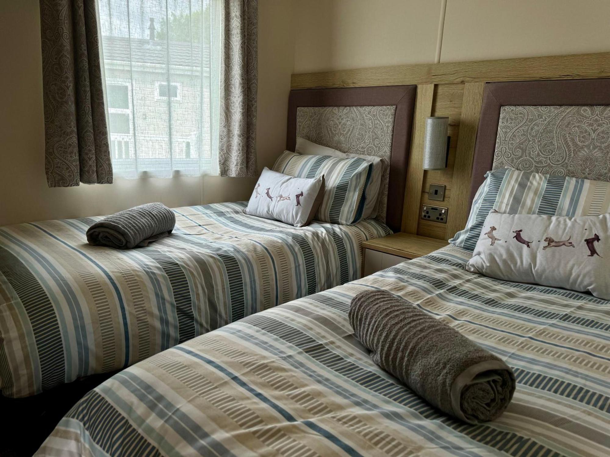 Paws Lodge, Hot Tub, Pet Friendly South Cerney Luaran gambar