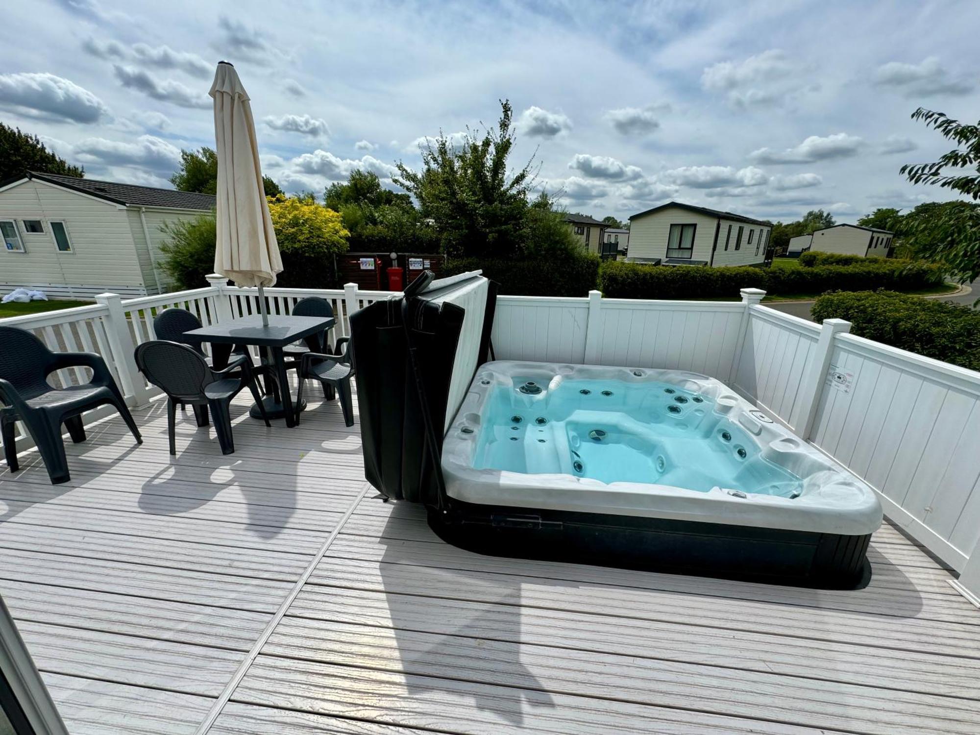 Paws Lodge, Hot Tub, Pet Friendly South Cerney Luaran gambar