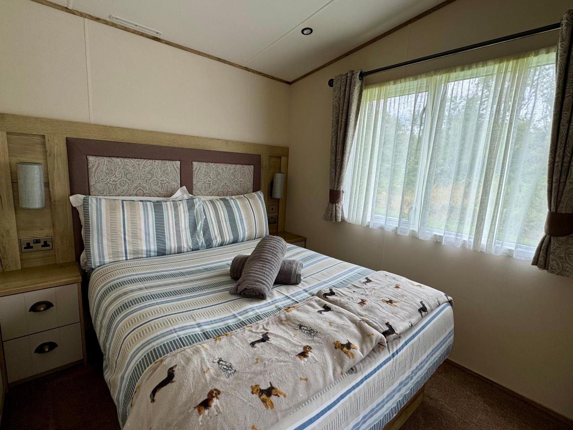 Paws Lodge, Hot Tub, Pet Friendly South Cerney Luaran gambar